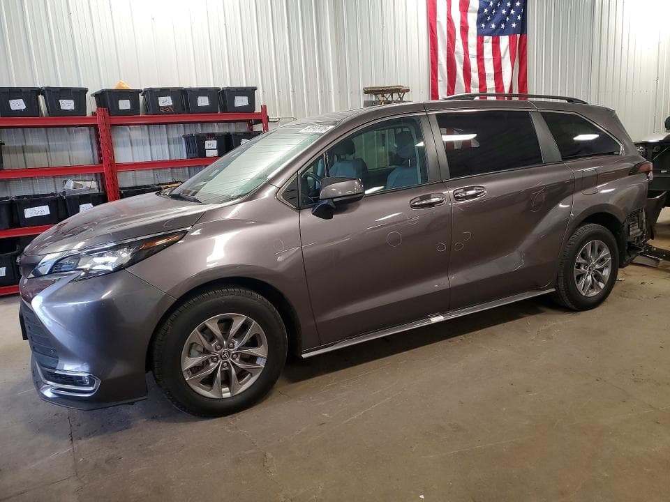 2023 TOYOTA SIENNA XLE - 1