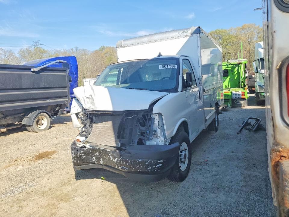 2022 GMC SAVANA 3500 BOX TRUCK