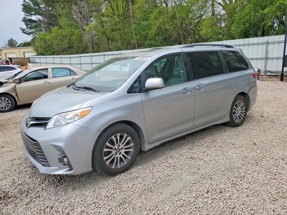 2019 TOYOTA SIENNA XLE 8-PASSENGER XLE 8-PASSENGER - 1