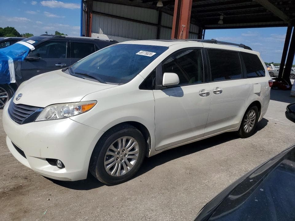 2017 TOYOTA SIENNA XLE 8-PASSENGER - 1