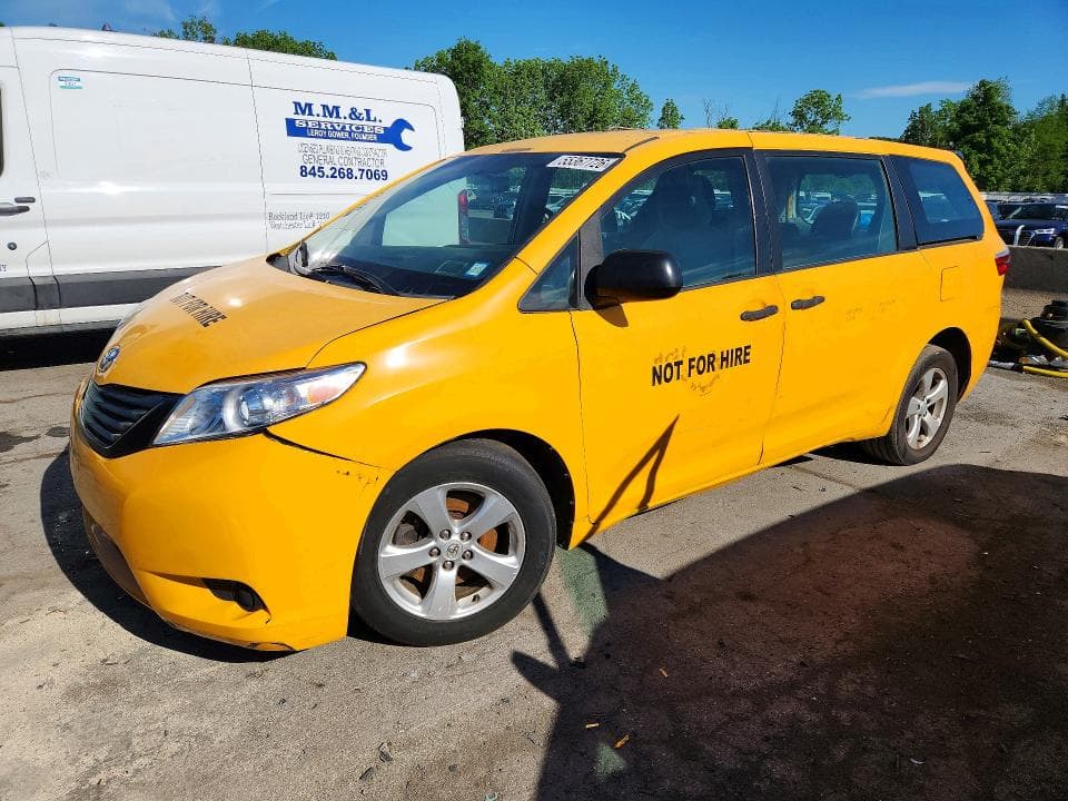 2017 TOYOTA SIENNA LE - 1