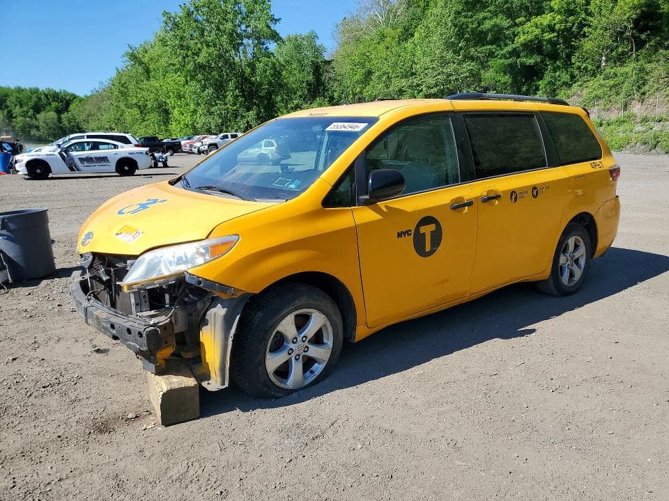 2016 TOYOTA SIENNA LE - 1