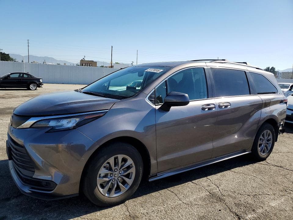 2023 TOYOTA SIENNA LE - 1