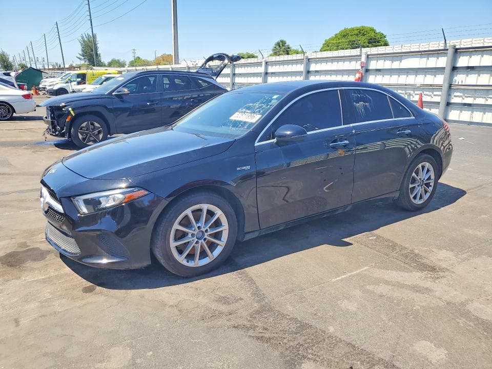 2019 MERCEDES-BENZ A 220 - 1