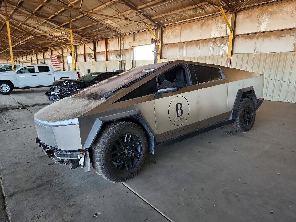 2025 TESLA CYBERTRUCK - 1