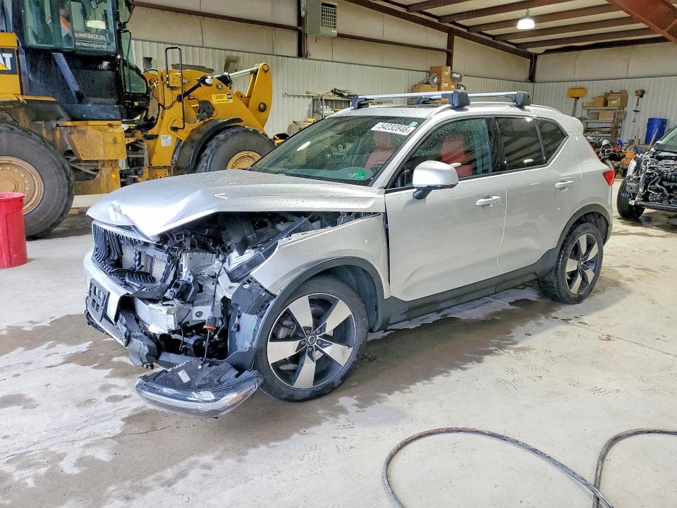 2019 VOLVO XC40 T5 MOMENTUM - 1