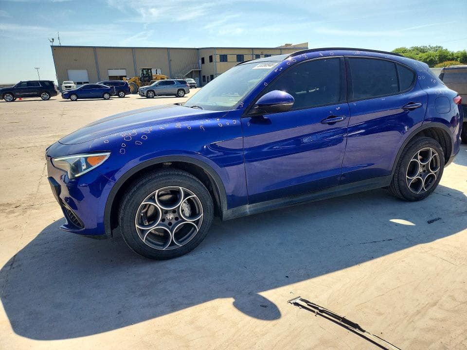 2022 ALFA ROMEO STELVIO - 1