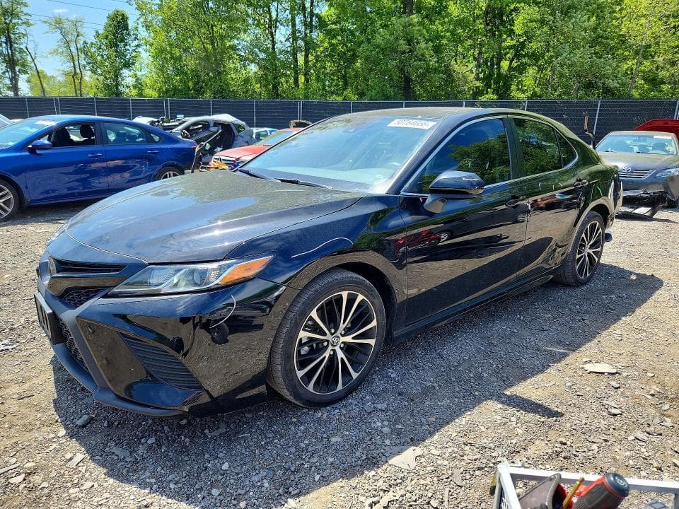 2019 TOYOTA CAMRY SE - 1