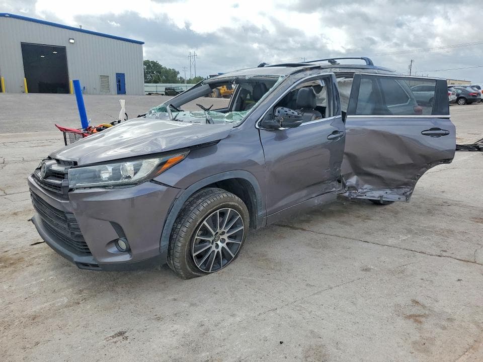 2018 TOYOTA HIGHLANDER SE - 1
