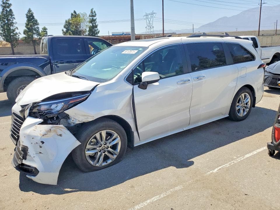 2025 TOYOTA SIENNA XLE 7-PASSENGER - 1