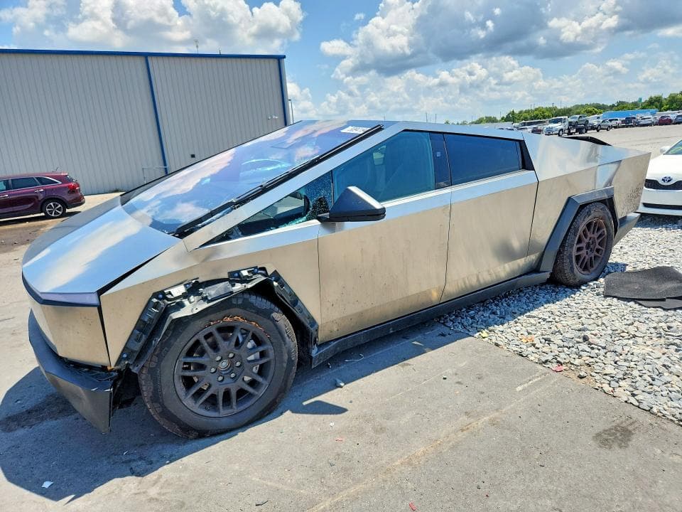 2025 TESLA CYBERTRUCK - 1