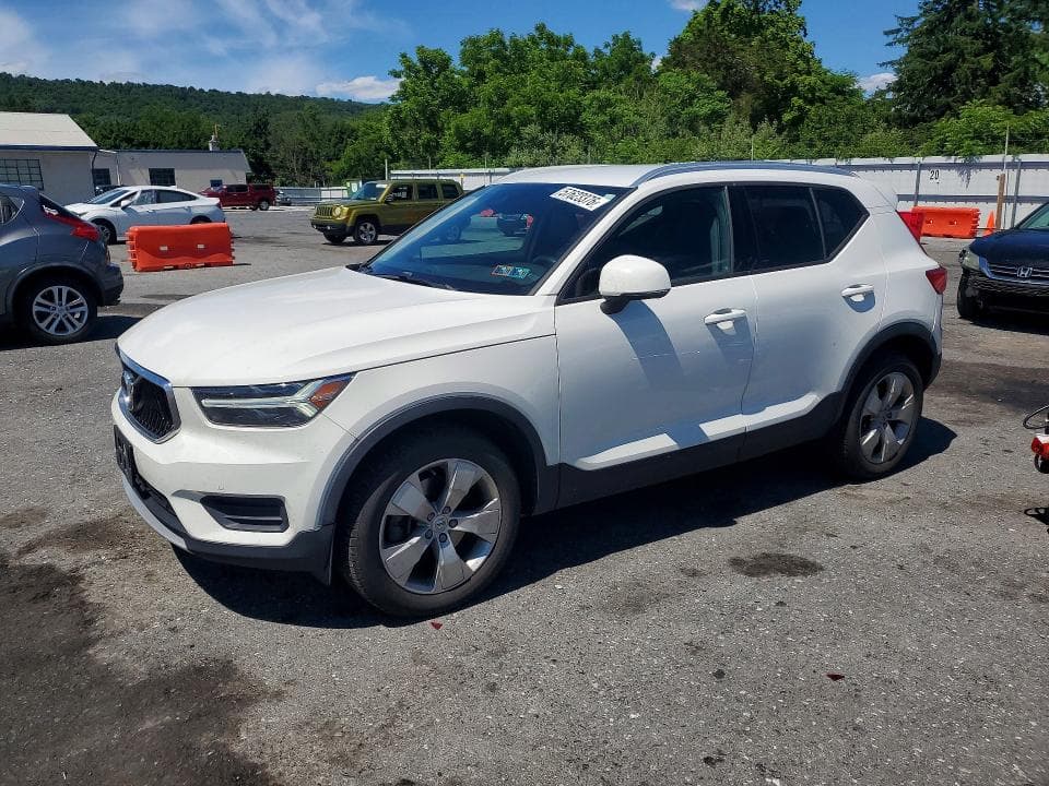 2020 VOLVO XC40 T4 MOMENTUM - 1