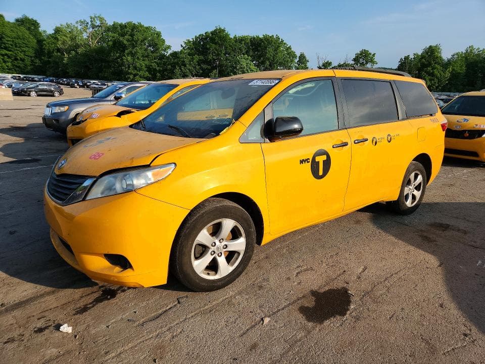 2017 TOYOTA SIENNA LE MOBILITY - 1