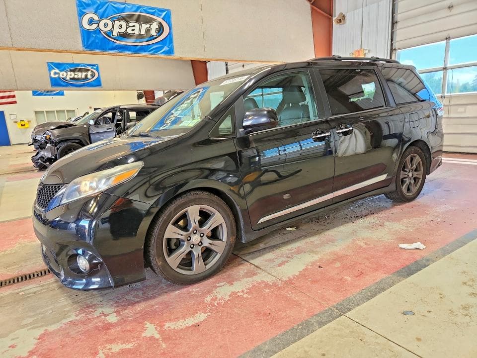2017 TOYOTA SIENNA SE - 1