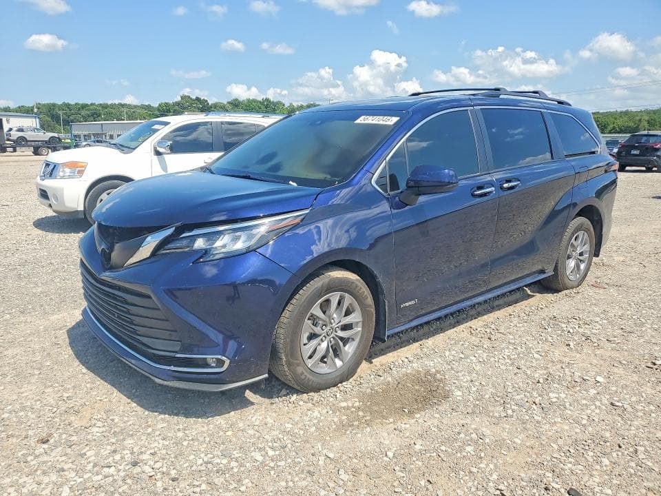 2021 TOYOTA SIENNA XLE - 1