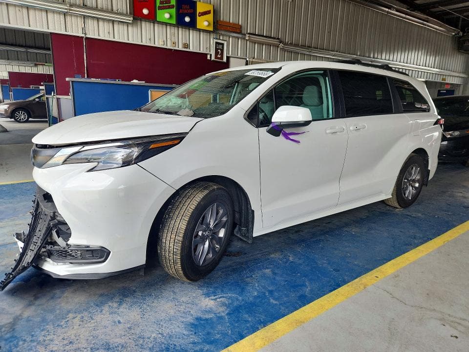 2024 TOYOTA SIENNA LE - 1