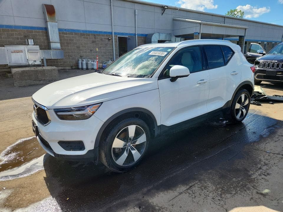 2019 VOLVO XC40 T5 MOMENTUM - 1