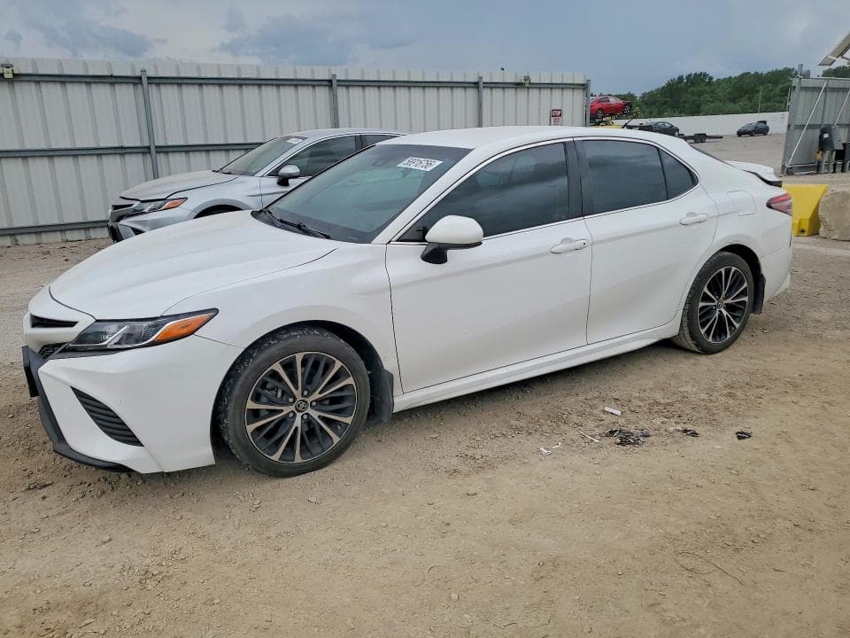 2018 TOYOTA CAMRY SE - 1