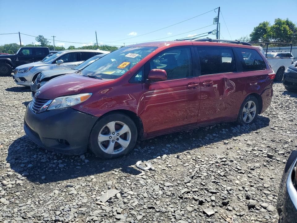 2017 TOYOTA SIENNA LE - 1