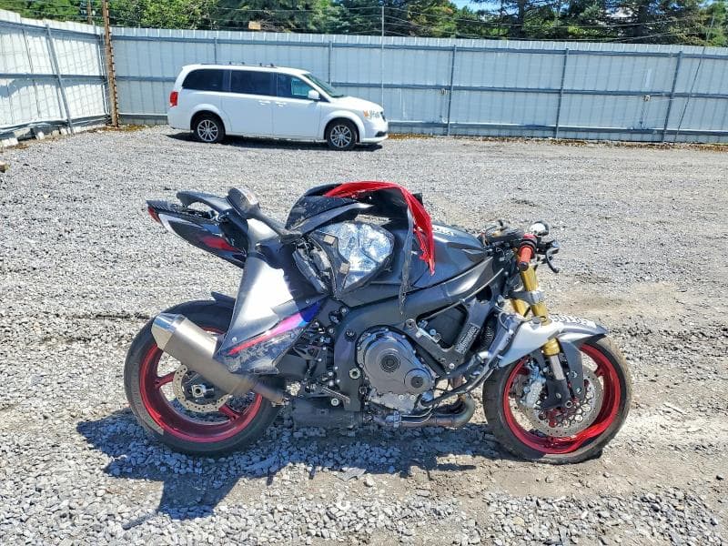 2026 SUZUKI GSX-R750 - 1