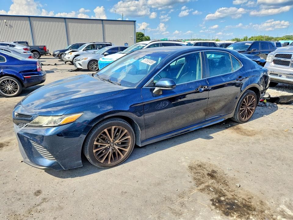 2019 TOYOTA CAMRY SE - 1