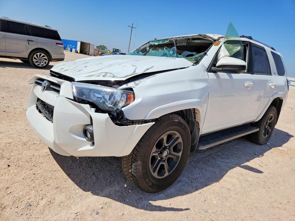2024 TOYOTA 4RUNNER SR5 - 1