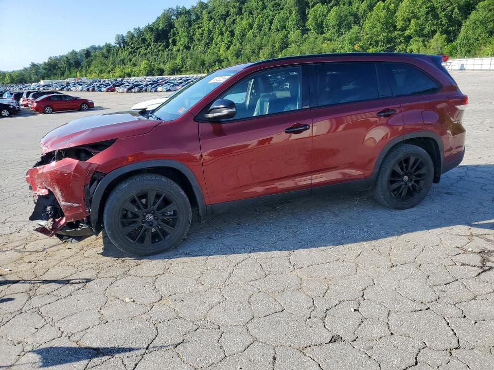 2019 TOYOTA HIGHLANDER SE - 1