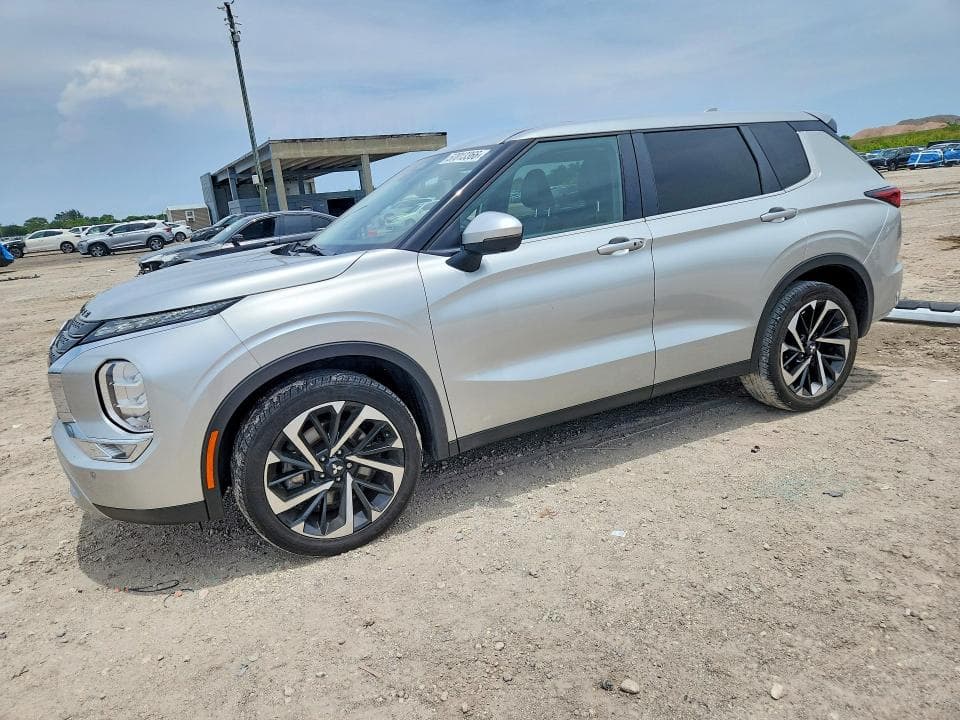 2024 MITSUBISHI OUTLANDER SE