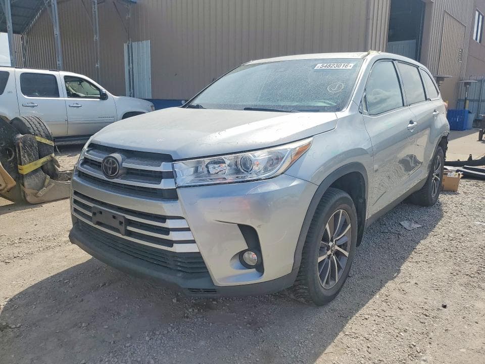 2019 TOYOTA HIGHLANDER SE - 1