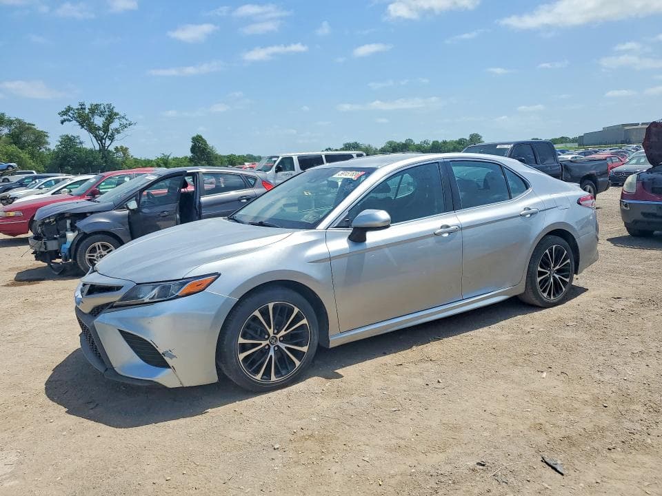 2018 TOYOTA CAMRY SE