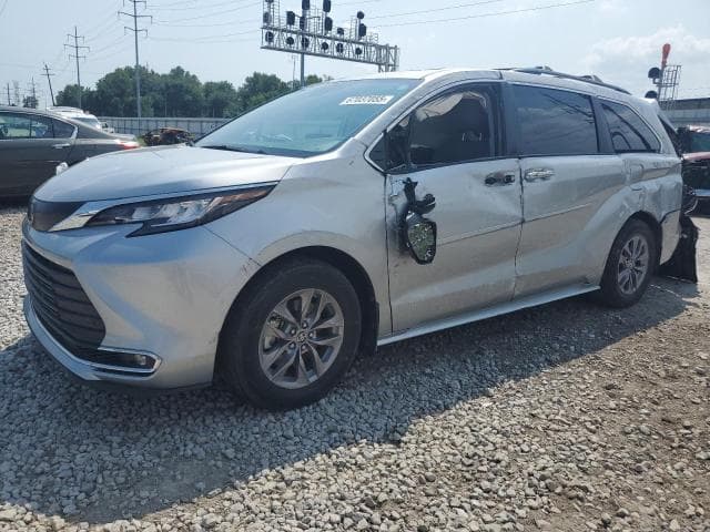 2023 TOYOTA SIENNA XLE - 1