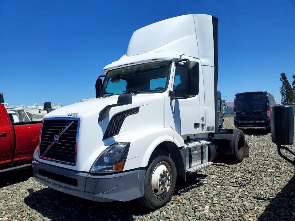 2018 VOLVO VNL SEMI TRUCK - 1