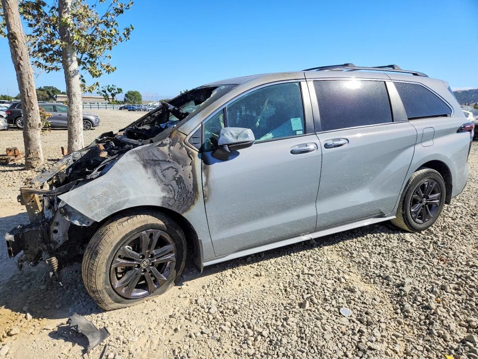 2024 TOYOTA SIENNA WOODLAND EDITION - 1