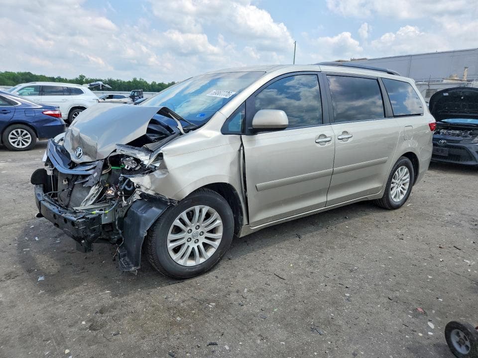 2017 TOYOTA SIENNA XLE 8-PASSENGER - 1