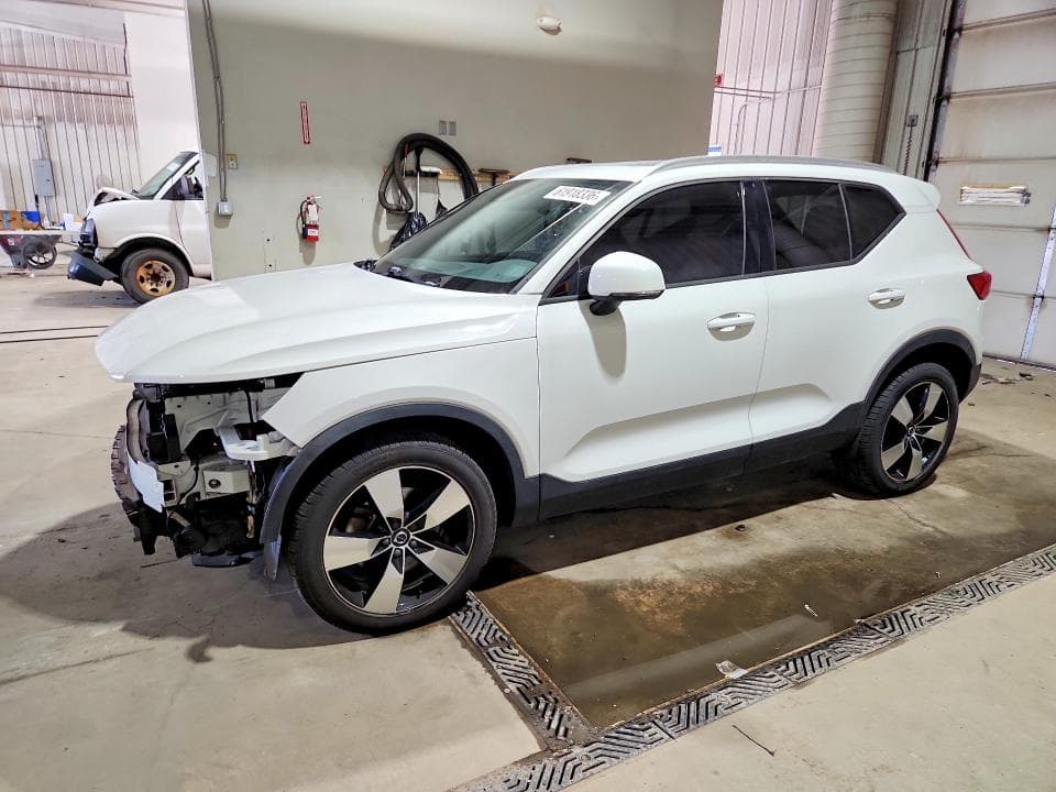 2019 VOLVO XC40 T5 MOMENTUM - 1
