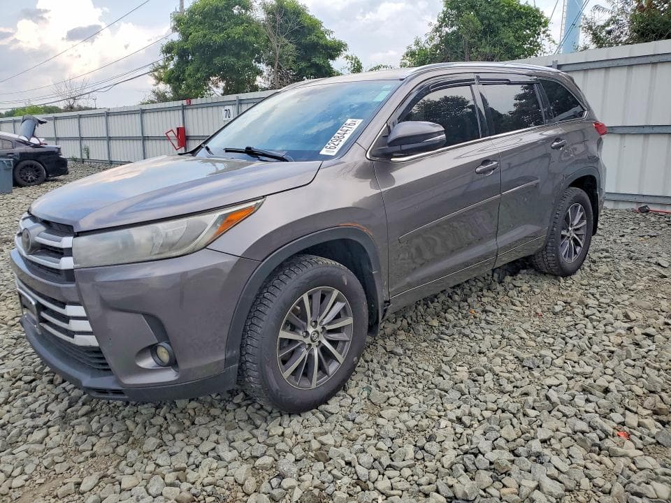 2017 TOYOTA HIGHLANDER XLE - 1