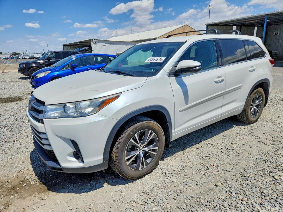2017 TOYOTA HIGHLANDER LE - 1