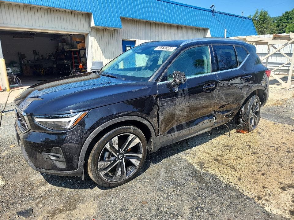 2025 VOLVO XC40 PLUS - 1
