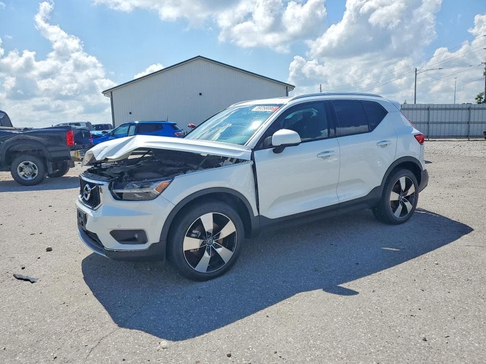 2021 VOLVO XC40 T5 MOMENTUM - 1