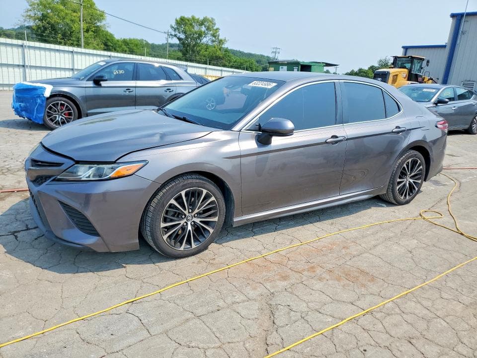 2018 TOYOTA CAMRY SE - 1