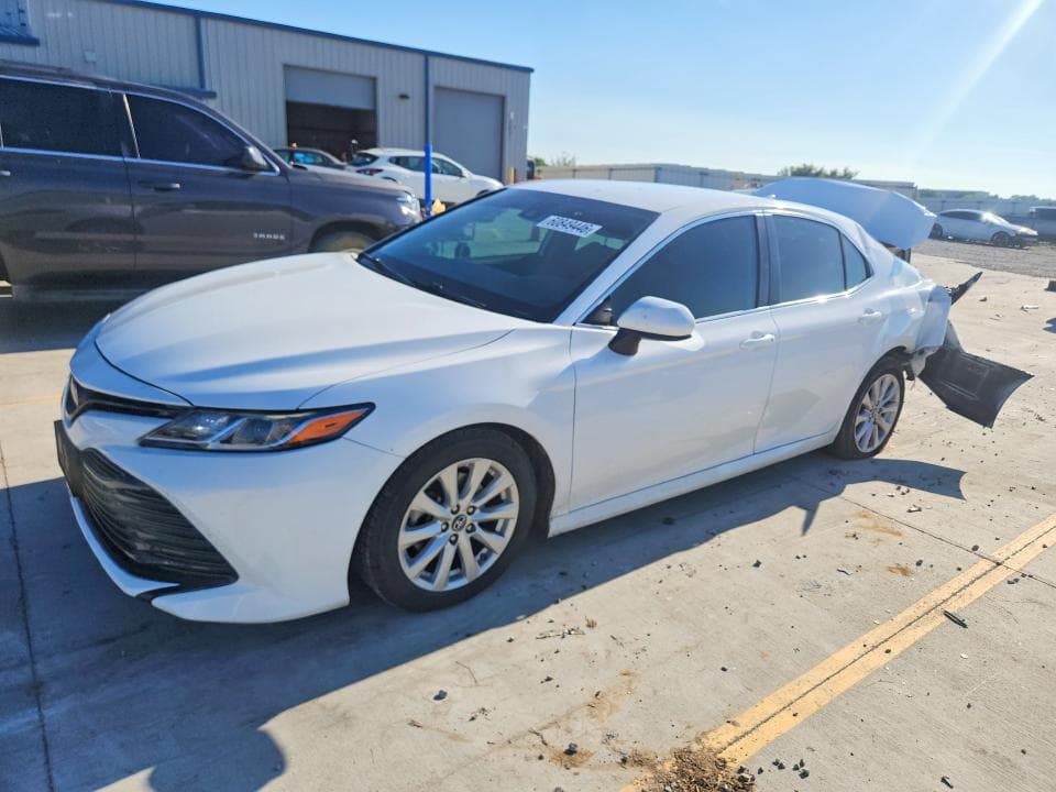 2019 TOYOTA CAMRY LE - 1