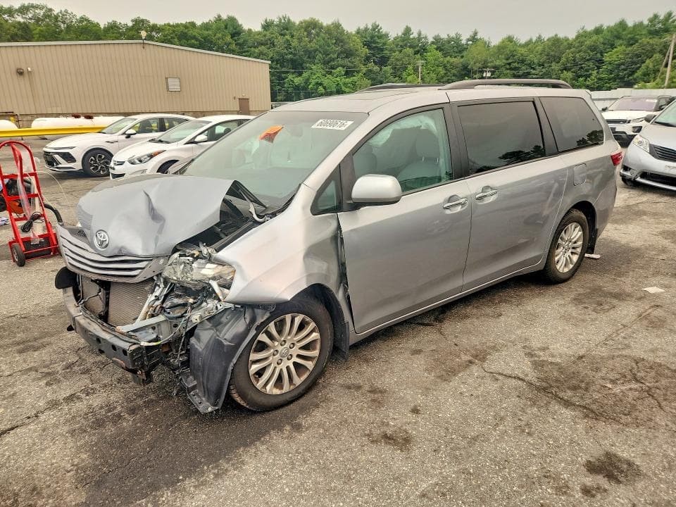 2017 TOYOTA SIENNA XLE 8-PASSENGER - 1