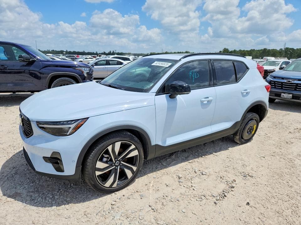 2025 VOLVO XC40 PLUS - 1