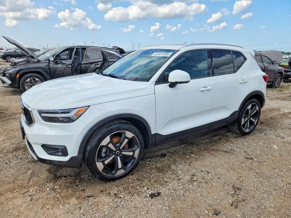 2020 VOLVO XC40 T5 MOMENTUM - 1