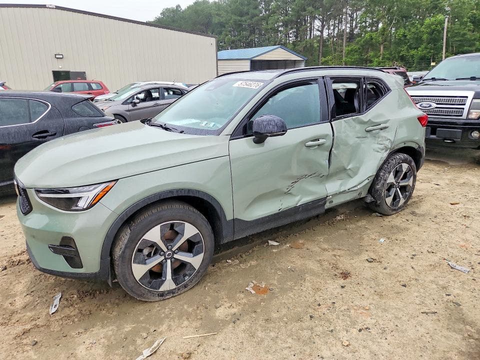 2024 VOLVO XC40 CORE - 1