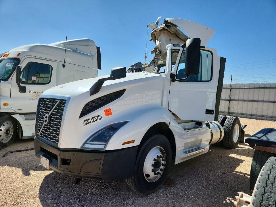 2022 VOLVO VNL SEMI TRUCK - 1