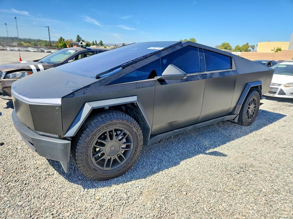 2024 TESLA CYBERTRUCK - 1