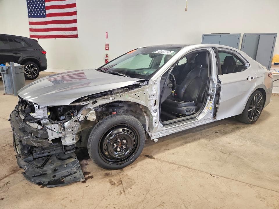 2019 TOYOTA CAMRY XSE - 1