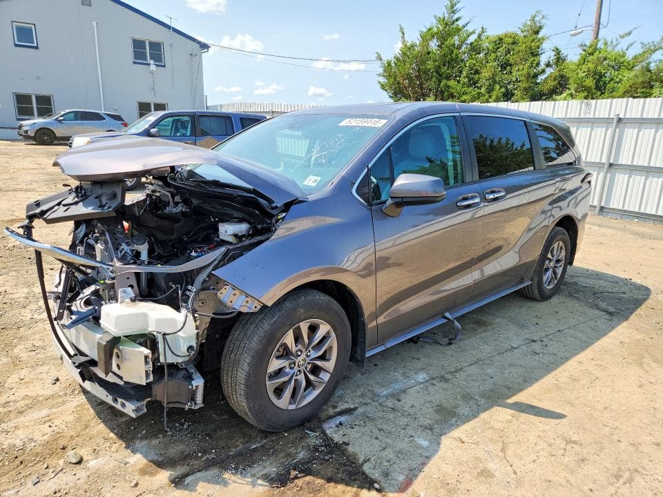 2023 TOYOTA SIENNA XLE - 1
