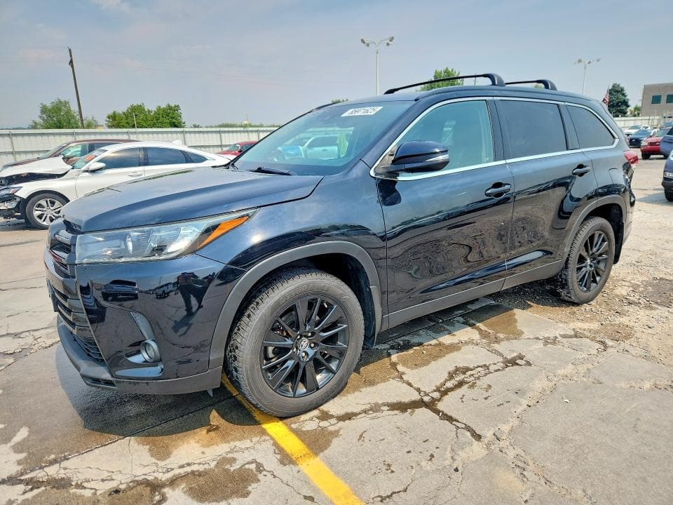 2019 TOYOTA HIGHLANDER SE - 1